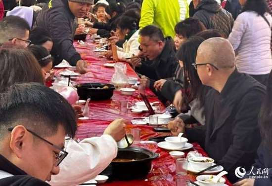 新春走基层暖心的除夕之夜