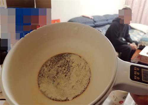 盒装奶加热后锅底出现一层絮状物