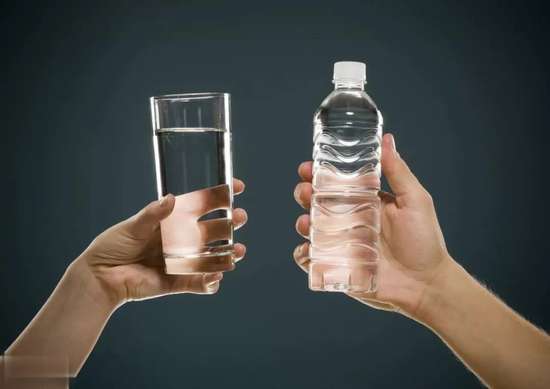 半夜起来喝水对身体有害吗