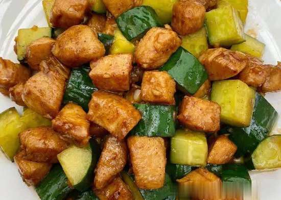 鸡胸肉和黄瓜怎么炒好吃又嫩