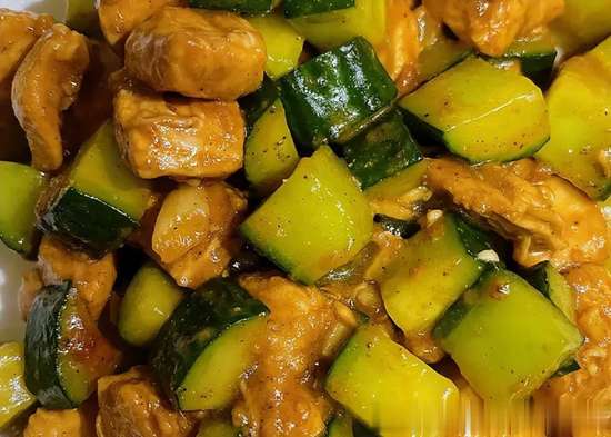 鸡胸肉和黄瓜怎么炒好吃又嫩