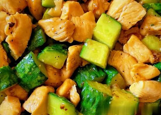 鸡胸肉和黄瓜怎么炒好吃又嫩