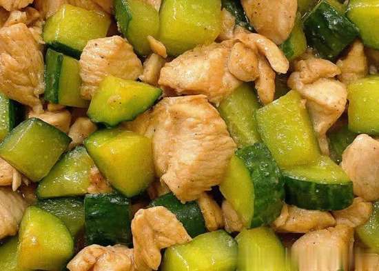 鸡胸肉和黄瓜怎么炒好吃又嫩