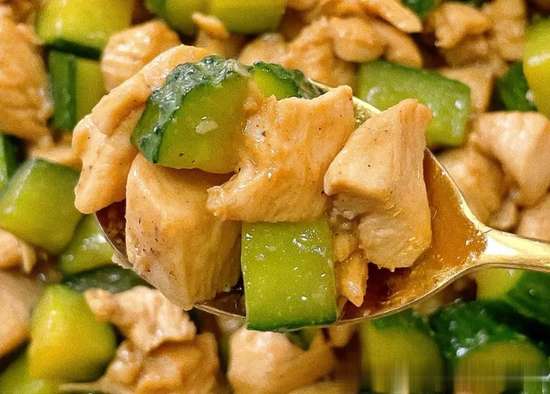 鸡胸肉和黄瓜怎么炒好吃又嫩