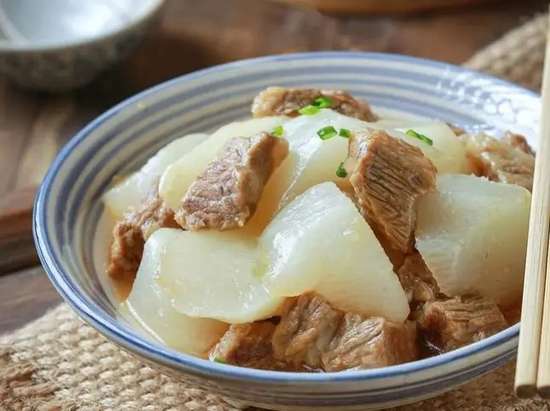 冬季温补羊肉萝卜汤的做法