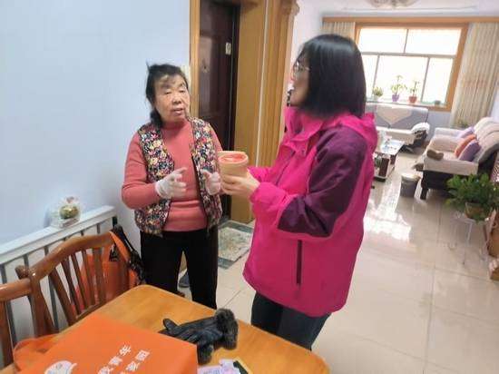 一碗热粥暖腊八节