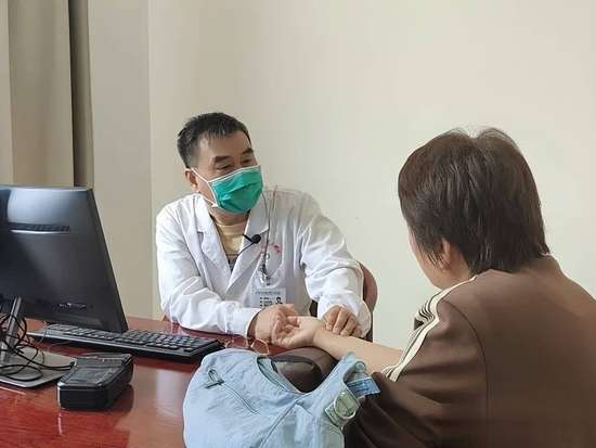 治疗疝气专家讲解