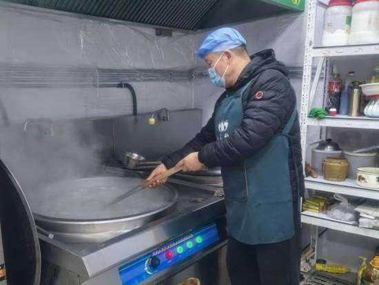 一碗热粥暖腊八节