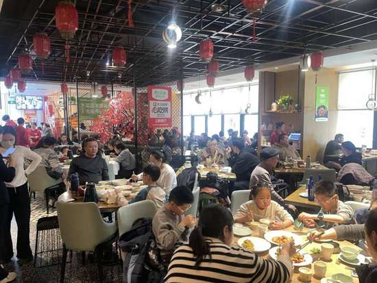 年轻人成春节主理人