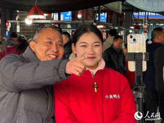 新春走基层温暖送到家