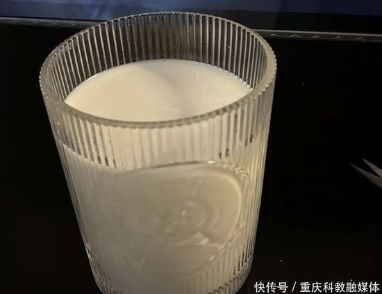 喝牛奶最佳时间