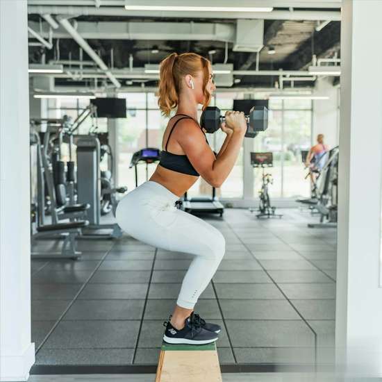 哑铃练腿效果