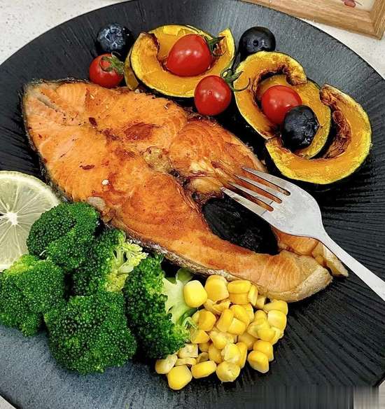 提醒中老年多吃肉和菜