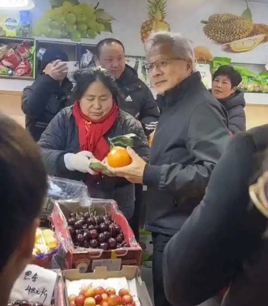 黄仁勋到访深圳