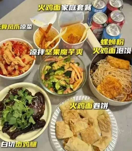 当00后掌管年夜饭