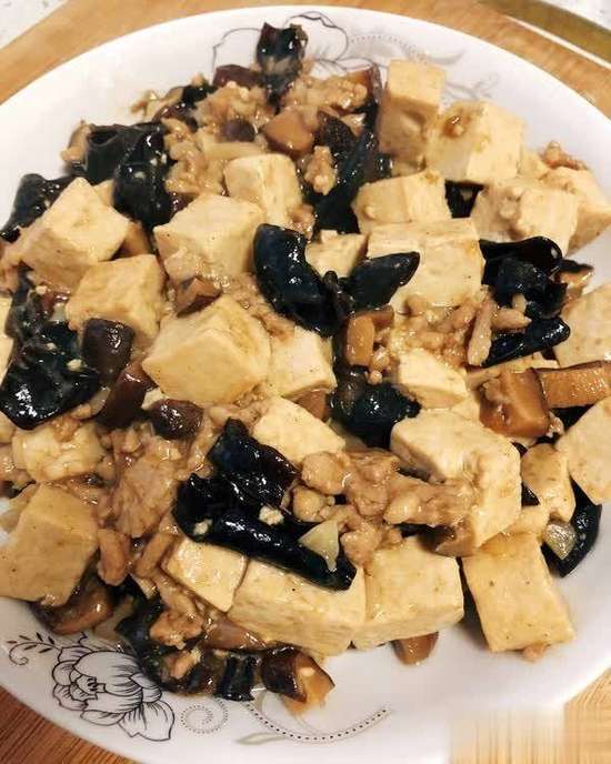 人老先老腿的下一句是什么