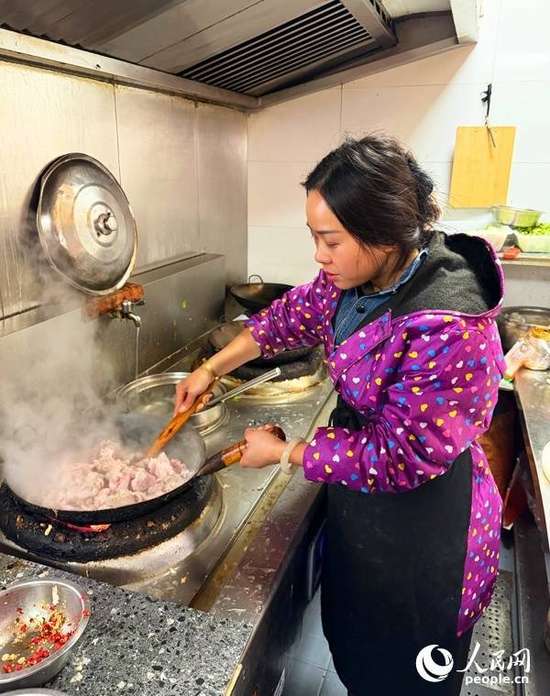 新春走基层温暖送到家