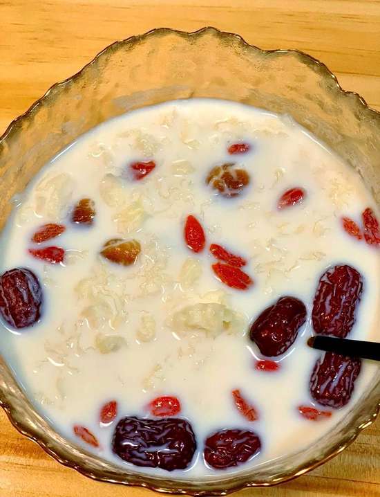 夏日银耳羹的做法