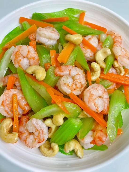 打工人狂喜一杯奶茶钱囤24罐