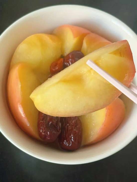 蒸苹果加红枣枸杞有什么功效