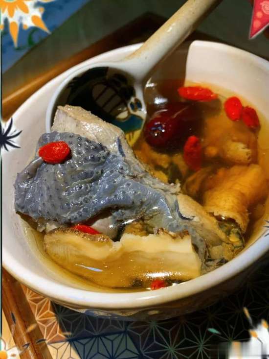 秋冬季节乌鸡配什么药材煲汤好