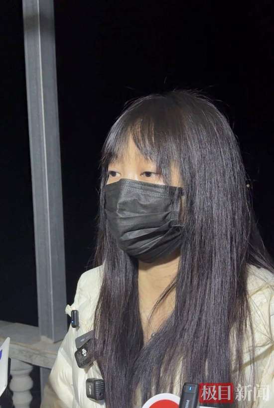 重庆女生因“摇人按猪”走红