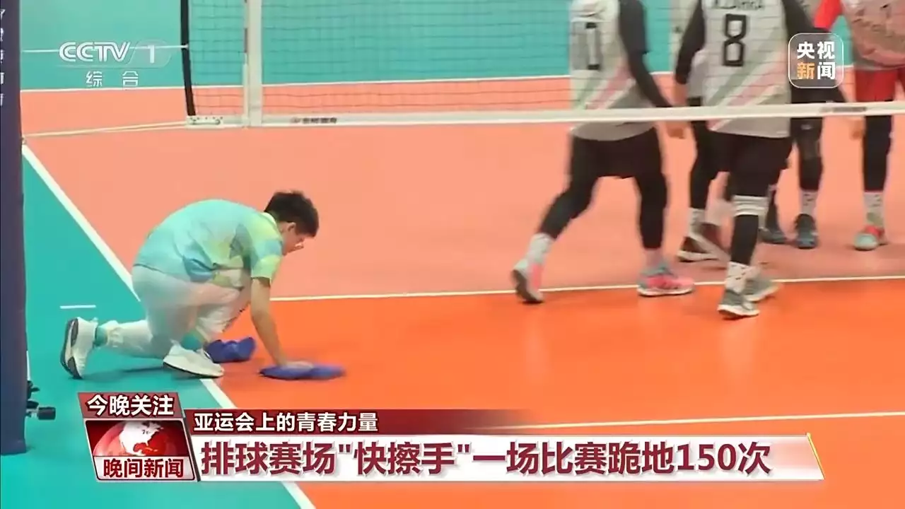 音乐秀火出圈、“快擦手”跪地150次……亚运会上青春力量宝轮母亲去世,董贞省亲全程开怀,歌手刘刚为其发声遭“围剿”(图7) 音乐秀火出圈、“快擦手”跪地150次……亚运会上青春力量宝轮母亲去世,董贞省亲全程开怀,歌手刘刚为其发声遭“围剿”(图7)