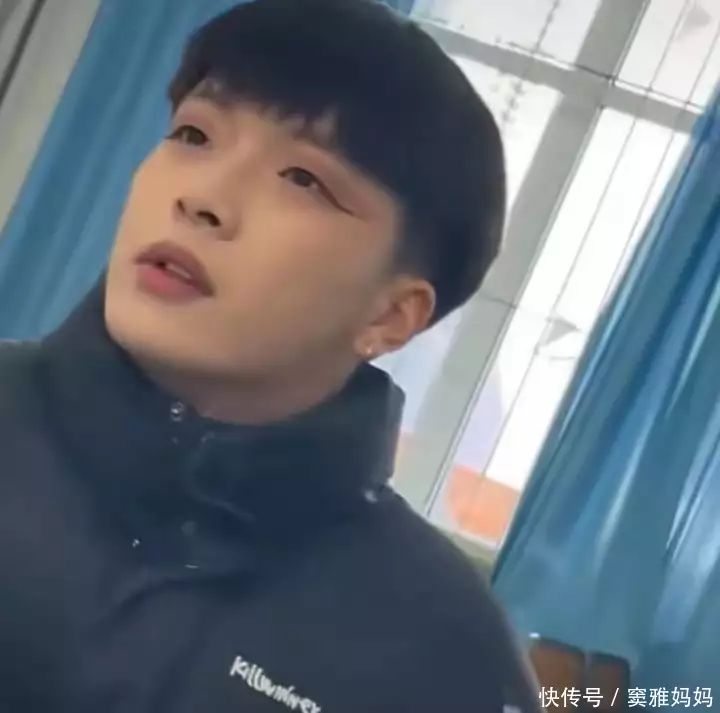 这个学非上不可吗？大学生展示化妆课学习成果，结局叫人笑出眼泪高一女生“0分试卷”火了，答案让人笑出猪叫，老师：这锅我不背插图2