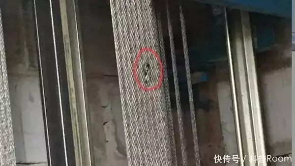 钢丝绳断裂电梯不会坠落到底部?原理完全颠覆常识!刚相用金刚般若掌重伤张三丰,若换成扫地僧,结果如何?