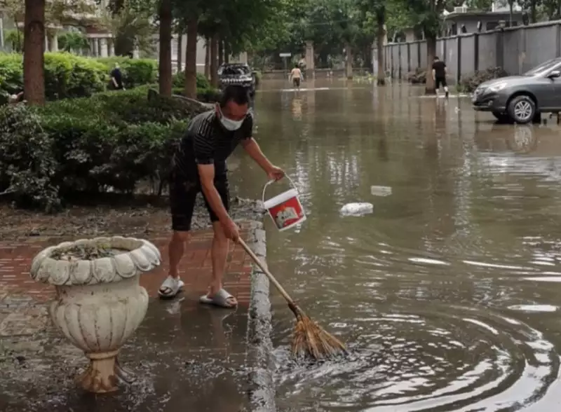 壹现场丨河北燕郊欧逸丽庭小区雨后积水严重  正在紧急排水章子怡怒批张一山不会演戏，张一山的回复堪比教科书，对方沉默！