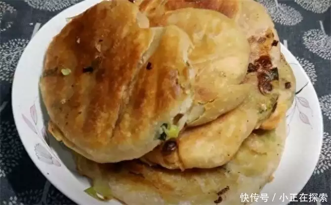 葱油饼（葱油饼的制作过程视频教程） 第8张