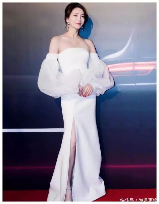 有种“特殊的衣服”叫江疏影的泳装胡因梦与父亲留影，长相甜美，十年后嫁李敖，婚姻仅持续115天