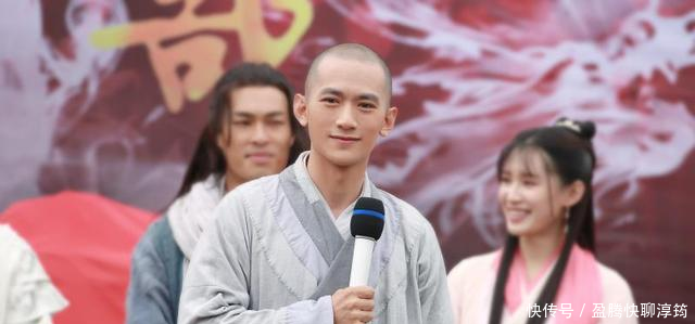 张天阳光头亮相《天龙八部》开机 为演绎虚竹入寺体验