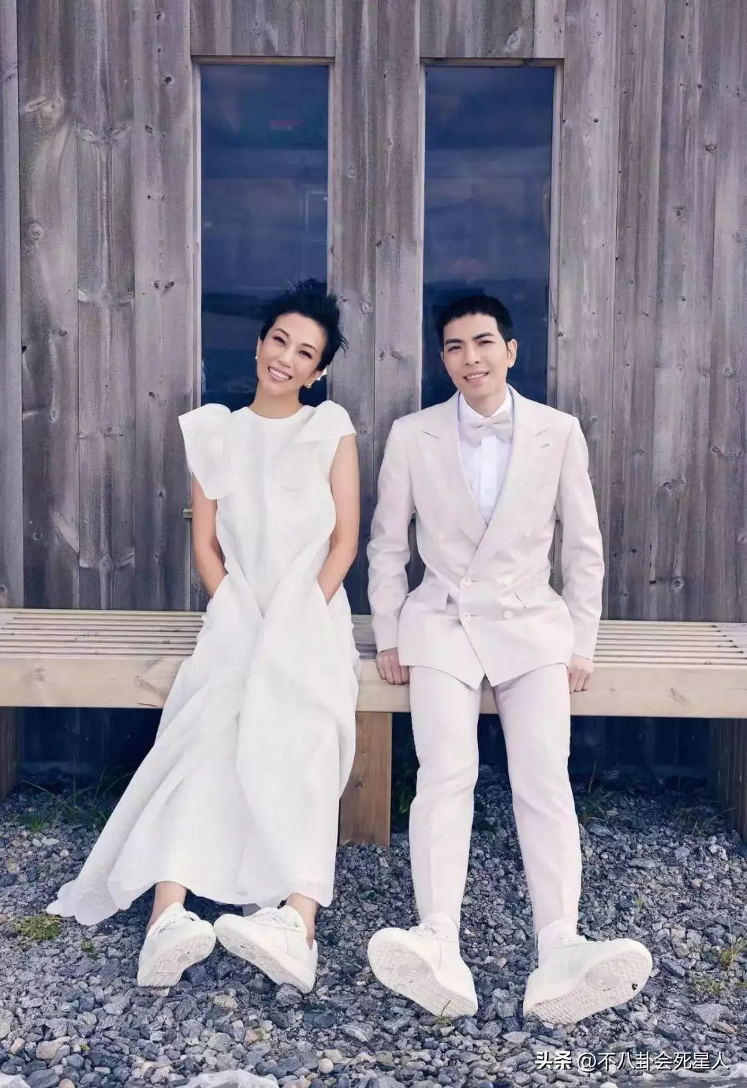 2023年结婚的7对明星,有人成豪门赘婿,有人上演“母子恋”30年前那位渴望上学的“大眼睛女孩”,国家重点培养,现咋样了