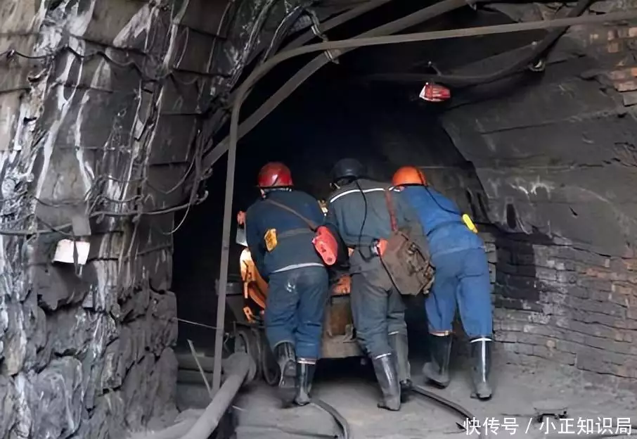 居民凑70块供他创业者，赚百亿元后开飞机Axat，给老人发千万提成当年红遍网络回家了的犀利哥如今又开始了流浪者(图4)