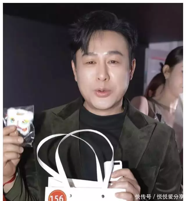 张凌赫送礼被嘲笑,据称一毛不花,送二手货,比田曦薇还吝啬“三人常来串,家败人丁散”,三种人上门拜访,不是好兆头 张凌赫送礼被嘲笑,据称一毛不花,送二手货,比田曦薇还吝啬“三人常来串,家败人丁散”,三种人上门拜访,不是好兆头