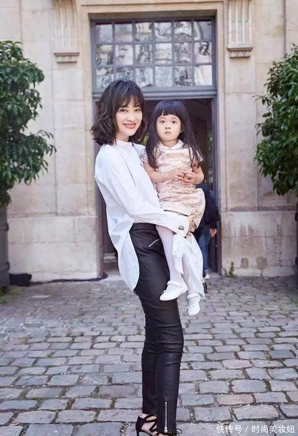 这样也行？（梅婷短发电视剧）梅婷 发型，梅婷剪短发更美了，电水波纹空气刘海时尚减龄，黑白搭配美得惊艳他曾担任副总理，60岁被撤职，69岁被永远开除党籍，73岁恢复名誉，simplify3d，斛珠夫人小说txt，