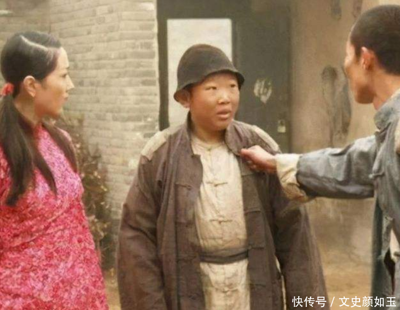 明星侯祥:9岁停止发育,36岁身高不到1米6,和妻子同框像母子_【快资讯】