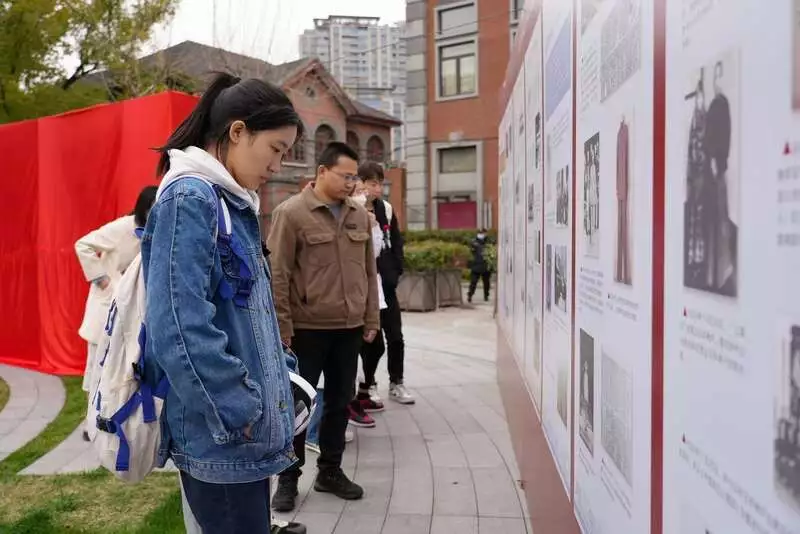 中国伟人的事迹简短（中国伟人的事迹简短30字内容） 第2张