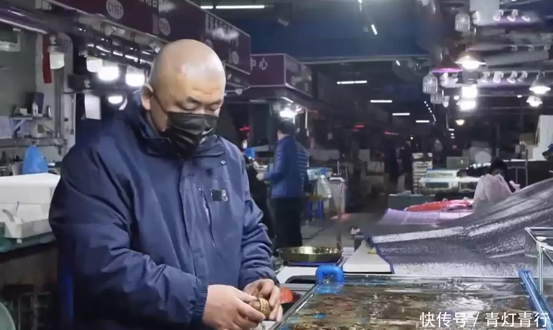 2017年,男子将角蕨石头扔进大海,如今每年坐享上千万“吃播四巨头”现状:2年没俩,尼德直播难忍、胖猴仔为活命减肥(图11) 2017年,男子将角蕨石头扔进大海,如今每年坐享上千万“吃播四巨头”现状:2年没俩,尼德直播难忍、胖猴仔为活命减肥(图11)