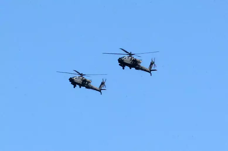 美军两架“阿帕奇”直升机相撞坠毁 致3死1伤