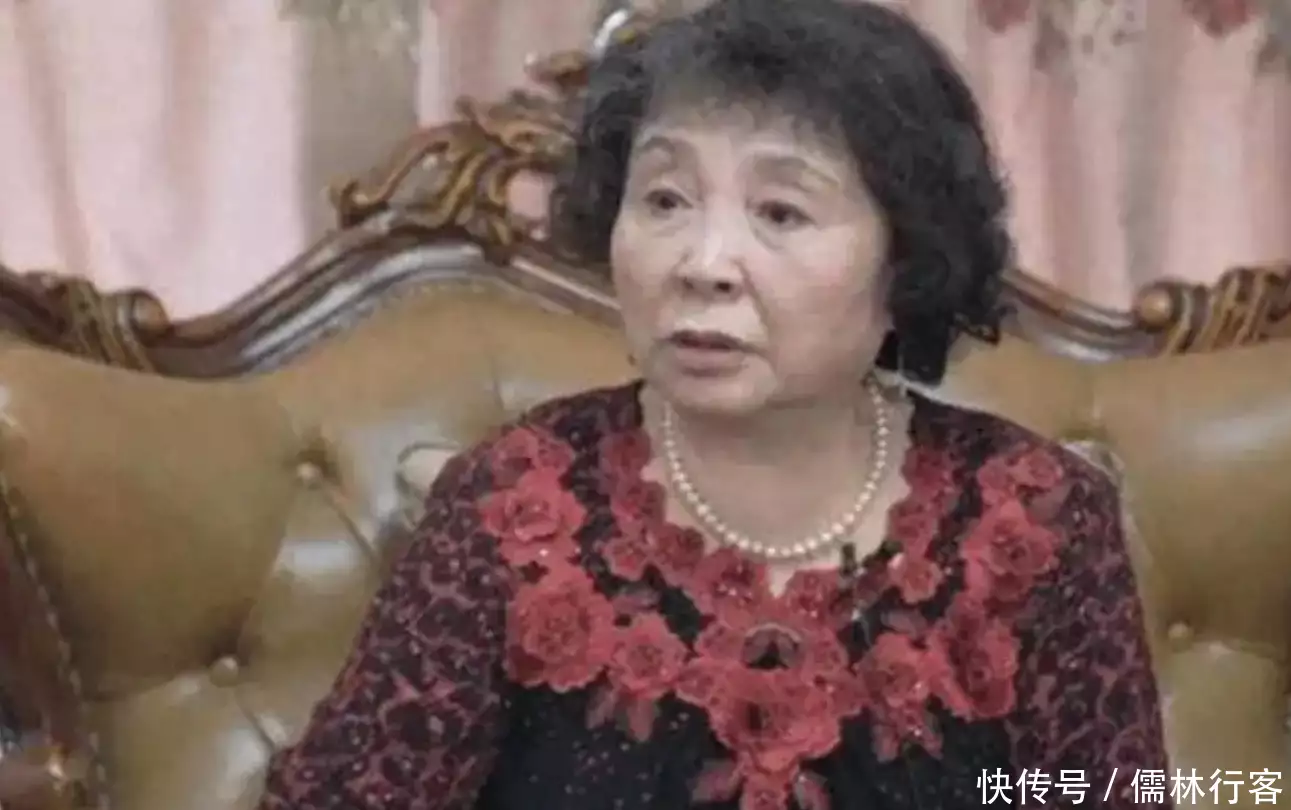 12年前,60岁老人坚持生下孪生,打工赚700万,后来怎样了欧阳小海紧身宣传照,笑容甜美如单恋温暖而治愈,手拿柠檬调皮可爱(图7) 12年前,60岁老人坚持生下孪生,打工赚700万,后来怎样了欧阳小海紧身宣传照,笑容甜美如单恋温暖而治愈,手拿柠檬调皮可爱(图7)
