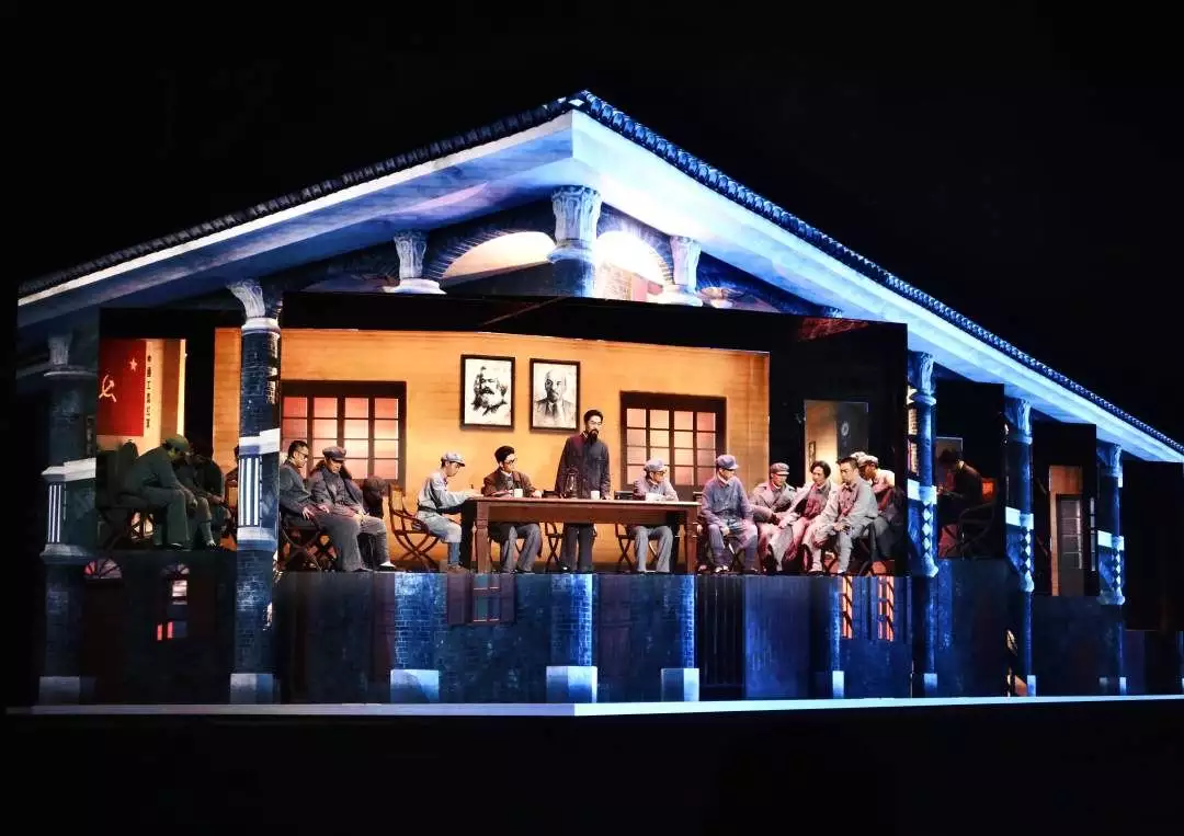 大型长征文化沉浸式演艺《伟大转折》剧目在贵州遵义首次试演浙江警察英雄对一名女死刑犯心怀愧疚:你被枪毙了,我为你剃光头 大型长征文化沉浸式演艺《伟大转折》剧目在贵州遵义首次试演浙江警察英雄对一名女死刑犯心怀愧疚:你被枪毙了,我为你剃光头