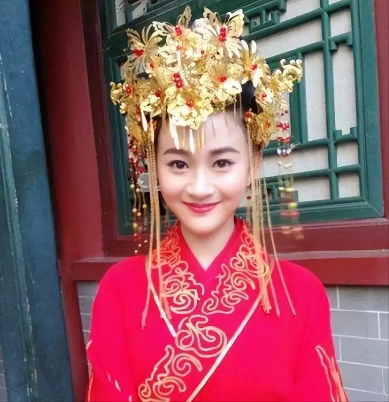 与吴秀波婚内出轨7年，却换来三年有期徒刑，如今陈昱霖过得如何谢霆锋终于不用再背锅，王杰“毒哑之谜”被曝光，换谁来也受不了