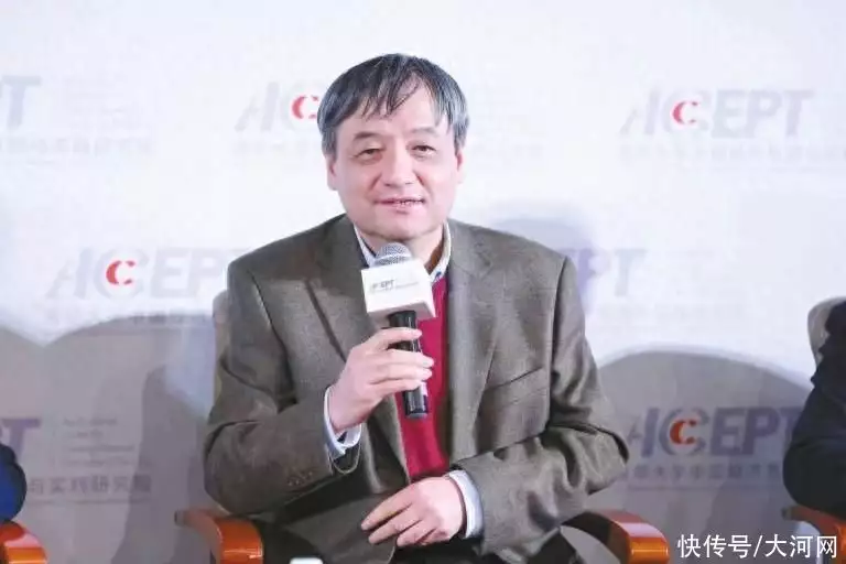 清华大学人工智能研究院常务副院长孙茂松:人工智能会取代大批低端智力型劳动者102岁杨振宁罕露面,庆祝结婚20周年,翁帆开怀大笑,妩媚又动人