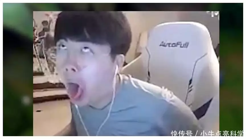 沫子穿火辣裙家庭聚会，黄瓜当场上手检查，网友：当她女朋友真惨啊宝宝半夜醒来“爸爸你压着爸爸干什么”随后爸爸的回答，令人难忘
