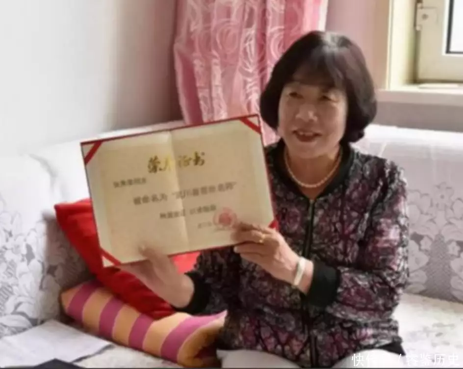 1981年,内蒙古老师花20元给学生买鞋,26年后学生给老师买一套房趣聊三国:千万别被领导当夜壶用了 1981年,内蒙古老师花20元给学生买鞋,26年后学生给老师买一套房趣聊三国:千万别被领导当夜壶用了