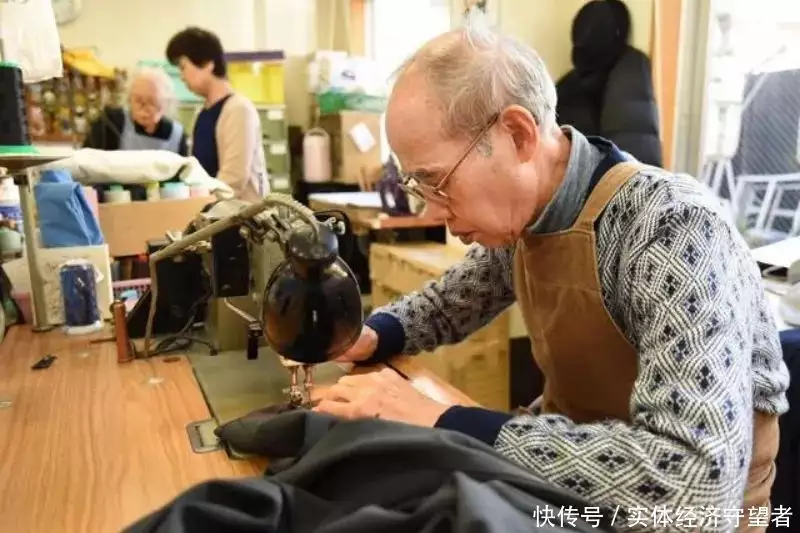 这年头,一名50岁的人,做什么工作最赚钱?“再也不用羡慕美国展出的月壤”,嫦娥五号、六号中国采样做到了 这年头,一名50岁的人,做什么工作最赚钱?“再也不用羡慕美国展出的月壤”,嫦娥五号、六号中国采样做到了