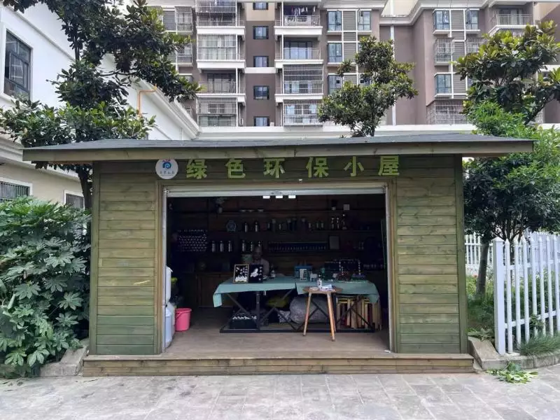 奔走相告（太阳能智能垃圾桶产品应用）免费投放太阳能广告垃圾箱公司，四川龙泉驿区：环保小木屋 太阳能发电 垃圾分类有趣更有效时隔60年，梦露的露背钻石裙，如今依旧美丽动人，相比梦露缺少了一些韵味，绿色施工评价分为，