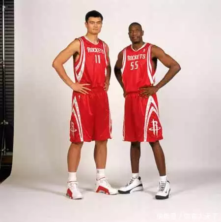 NBA球星的真名和绰号都有哪些？蔡徐坤成名前照片曝光，在韩国双膝下跪太卑微，整容前后容貌大变